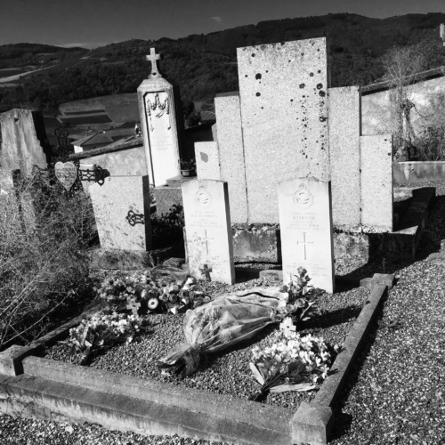 Graves of Airmen at Létra