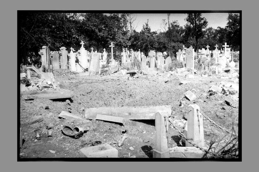 Bombing of Lyon by the Allied air forces, 26 May 1944: damaged sites recorded by the City Property Service — Nouveau cimetière de la Guillotière: graves bombed / photograph by Sylvestre Municipal Archives of Lyon; 3PH/126 Date 26/05/1944